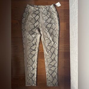 Kendall & Kylie Gray Black Leggings Snakeskin Print